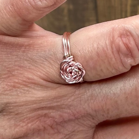 Rose Art Wire Wrap Ring - Picture 5 of 6